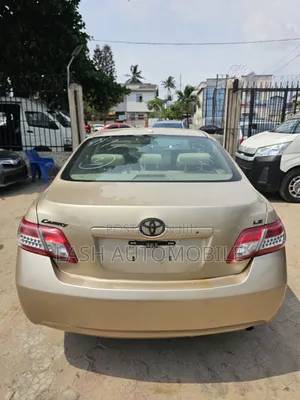 Toyota Camry 2010 Gold