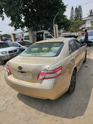 Toyota Camry 2010 Gold