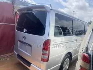 Toyota HiAce 2013 Silver