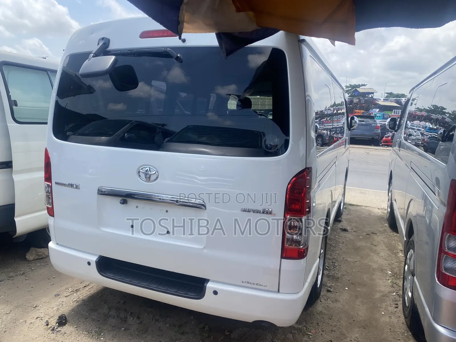 Toyota HiAce 2015 White
