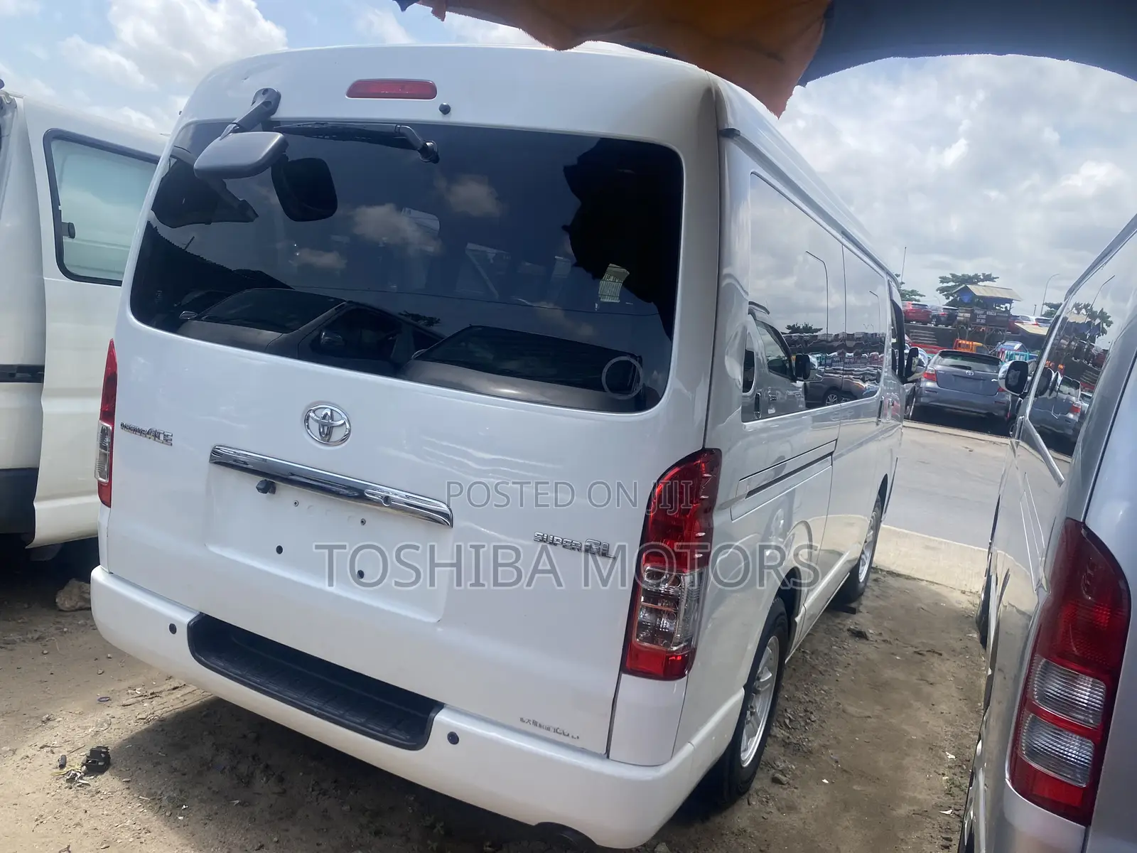 Toyota HiAce 2015 White
