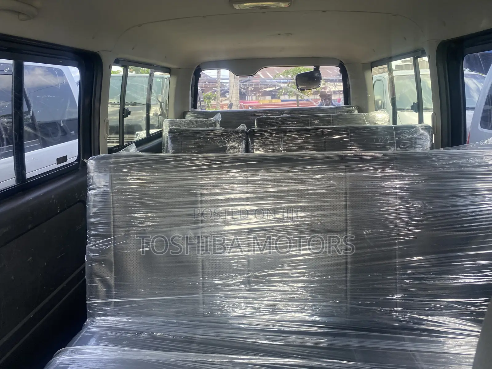 Toyota HiAce 2013 Silver