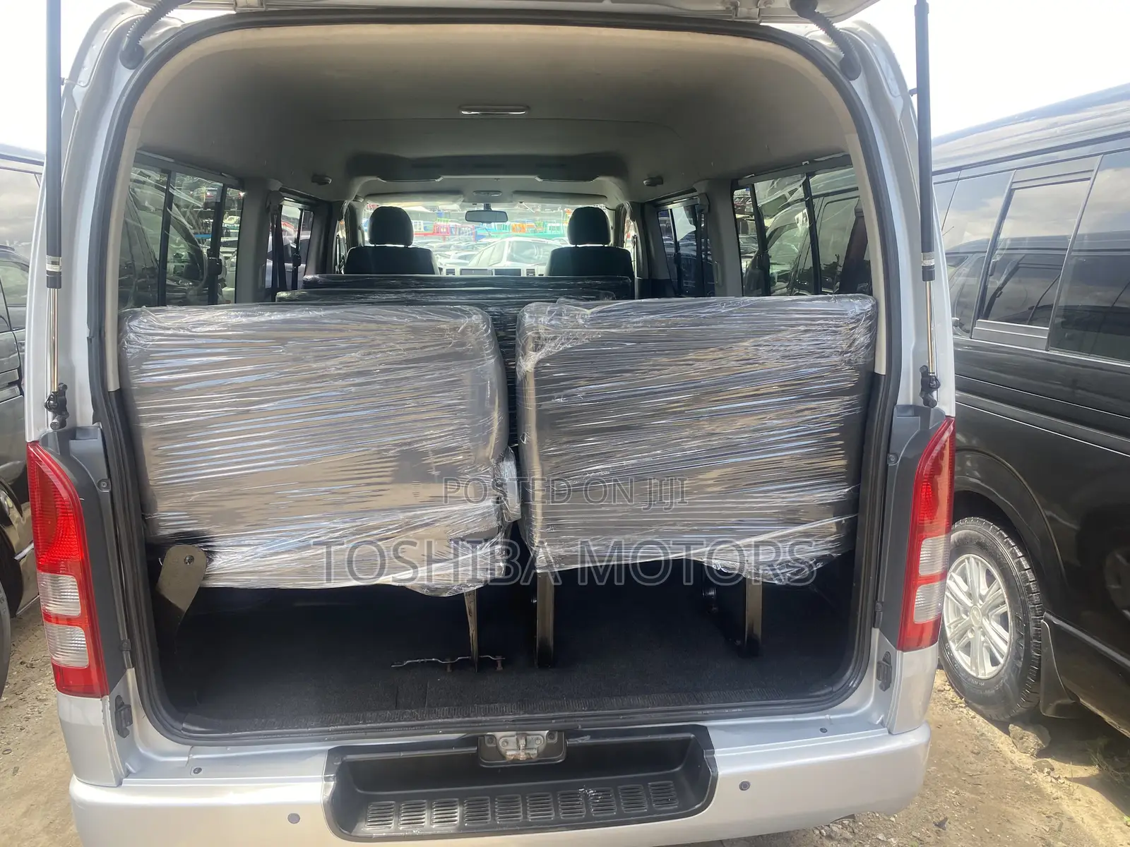 Toyota HiAce 2013 Silver