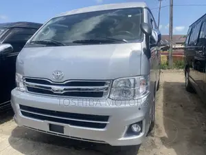 Toyota HiAce 2015 Silver