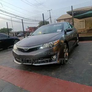Toyota Camry SE 4dr Sedan (2.5L 4cyl 6A) 2014 Gray