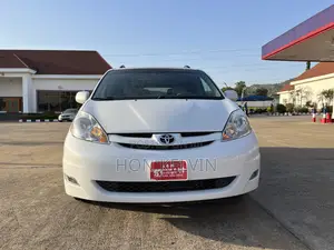 Toyota Sienna XLE 2007 White