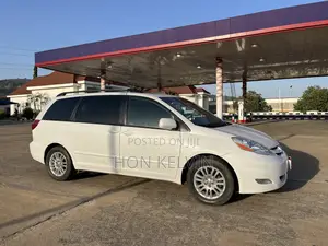 Toyota Sienna XLE 2007 White
