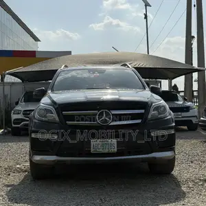 Mercedes-Benz GL-Class GL63 AMG 4dr SUV AWD (5.5L 8cyl Turbo 7A) 2015
