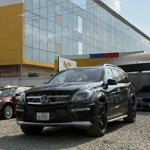 Mercedes-Benz GL-Class GL63 AMG 4dr SUV AWD (5.5L 8cyl Turbo 7A) 2015