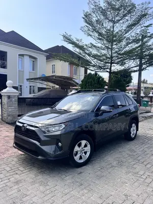 Toyota RAV4 XLE 2022 Gray