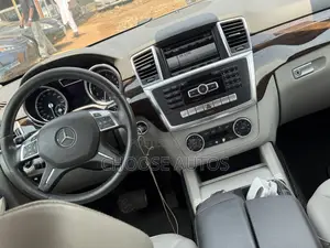 Mercedes-Benz M Class ML350 4MATIC 4dr SUV AWD (3.5L 6cyl 7A) 2014 Gray