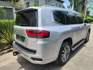 Toyota Land Cruiser 2023 Silver