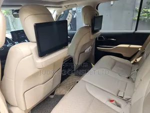 Toyota Land Cruiser 2023 Silver
