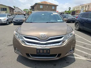 Toyota Venza AWD 2010 Gold