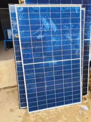 This Canadian 560w Non-Bifacials Half-Cut Solar Panel