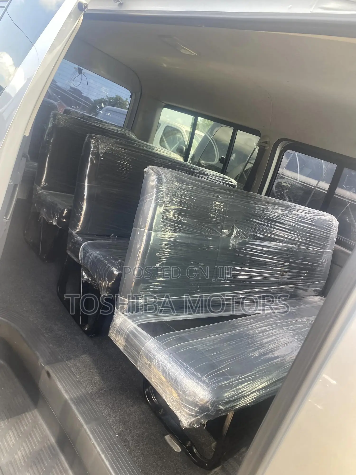 Toyota HiAce 2015 Silver