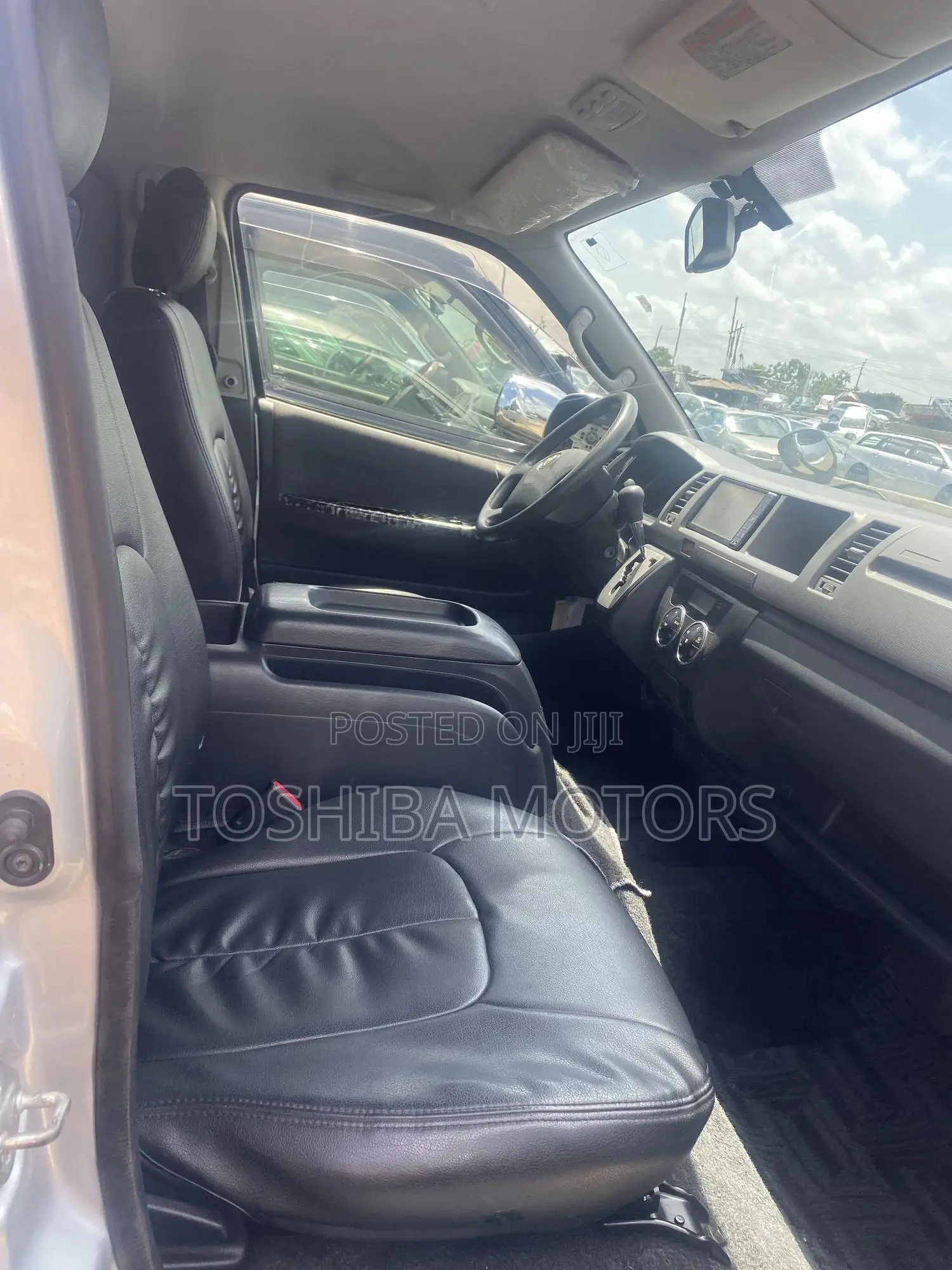 Toyota HiAce 2015 Silver