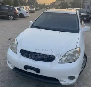 Toyota Matrix XR Hatchback FWD (1.8L 4cyl 4A) 2007 White