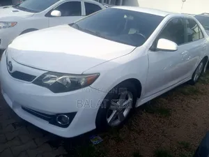 Toyota Camry XLE 4dr Sedan (2.5L 4cyl 6A) 2012 White