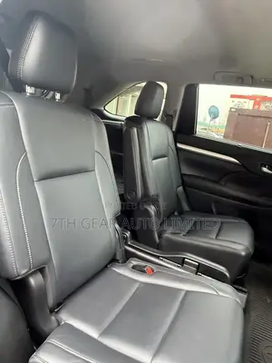 Toyota Highlander XLE 4x4 V6 (3.5L 6cyl 8A) 2017 Gray