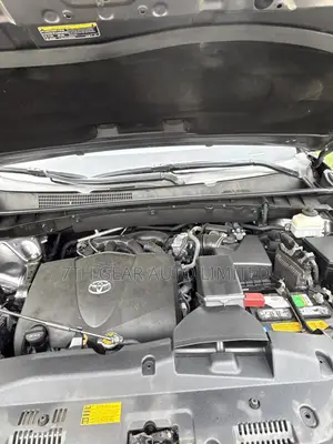 Toyota Highlander XLE 4x4 V6 (3.5L 6cyl 8A) 2017 Gray