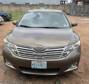 Toyota Venza LE 2010 Gold