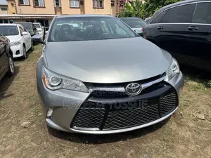 Toyota Camry SE 4dr Sedan (2.5L 4cyl 6A) 2015 Silver