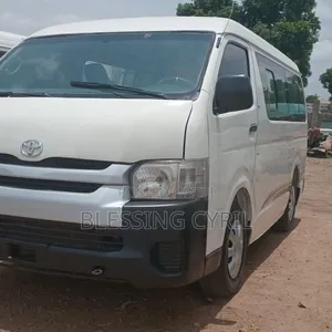 Toyota HiAce 2012 White