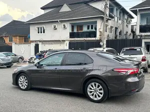 Toyota Camry LE (2.5L 4cyl 8A) 2019 Gray