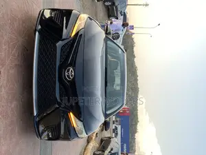 Toyota Camry XLE V6 (3.5L V6 8A) 2019 Black