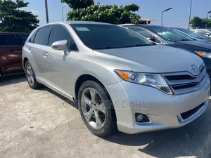 Toyota Venza XLE 4dr Wagon AWD (3.5L 6cyl 6A) 2014 Silver