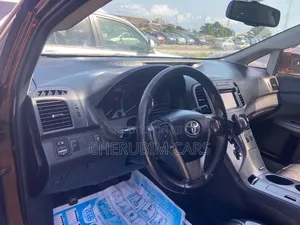 Toyota Venza XLE 4dr Wagon AWD (3.5L 6cyl 6A) 2014 Brown