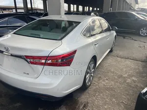 Toyota Avalon XLE 4dr Sedan (3.5L 6cyl 6A) 2015 White