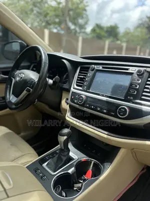 Toyota Highlander Limited Platinum 4dr SUV AWD (3.5L 6cyl 6A) 2015