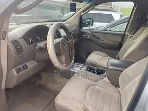 Nissan Pathfinder 2006 Silver