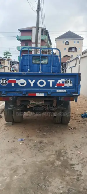 Toyota Dyna 2000 Blue