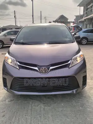 Toyota Sienna LE (3.5L 6cyl 8A) 2018 Gray