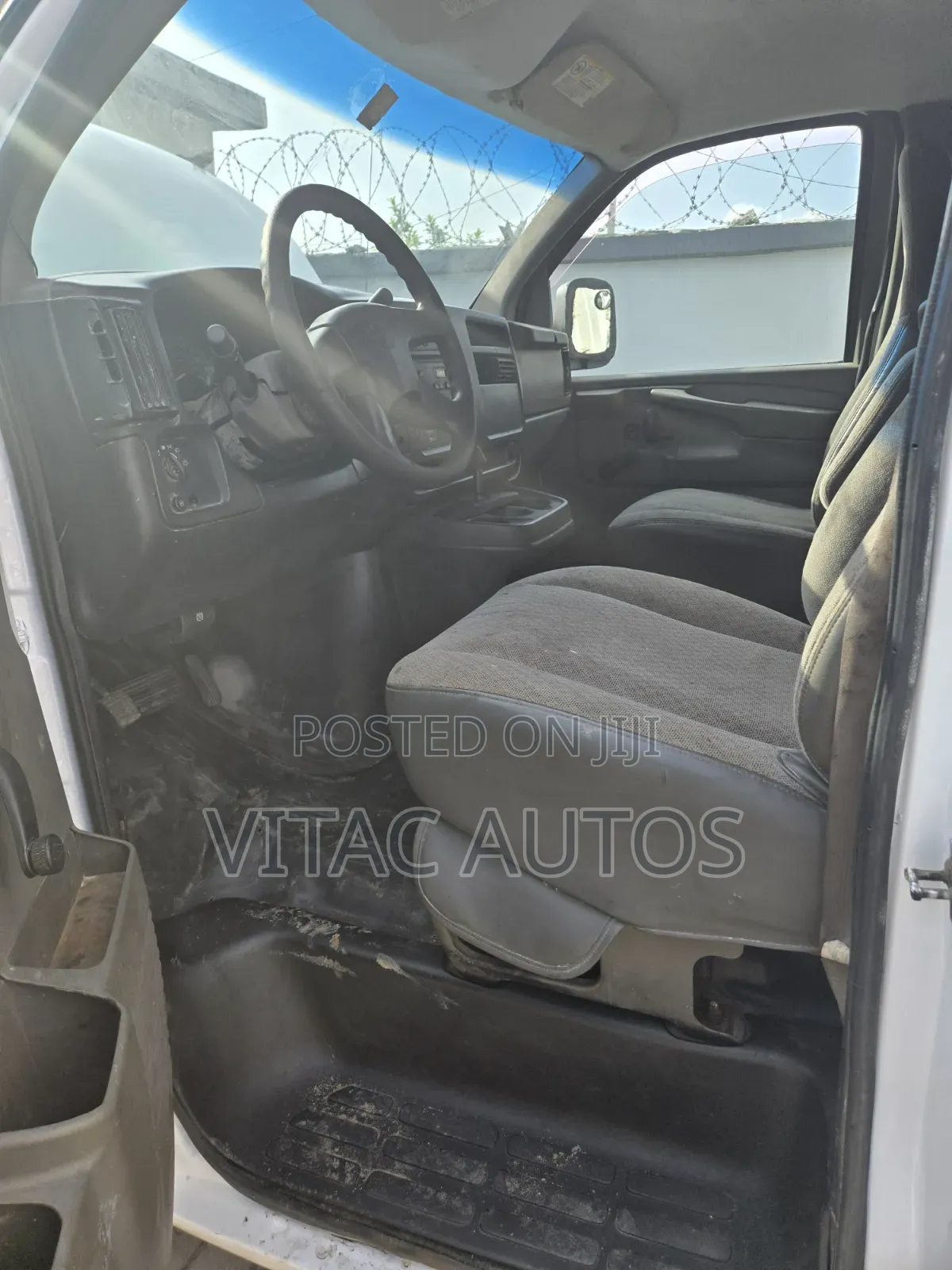 Chevrolet 3500 2004 White