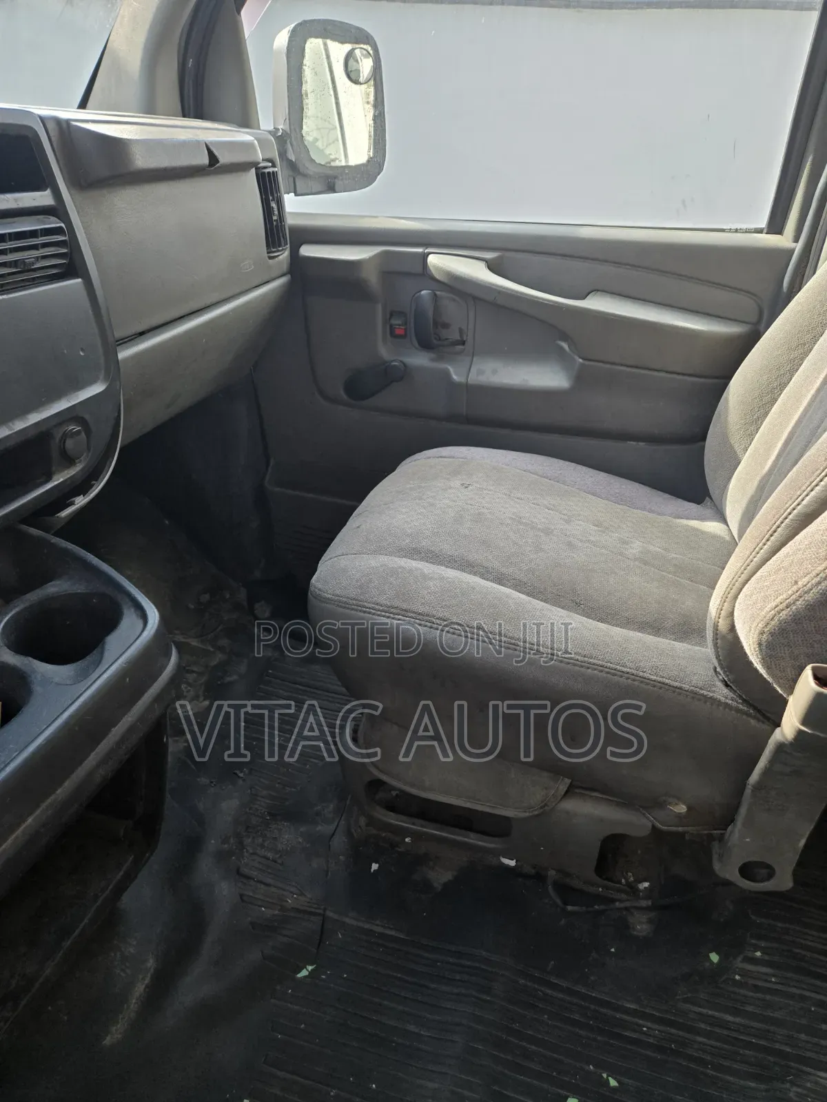 Chevrolet 3500 2004 White