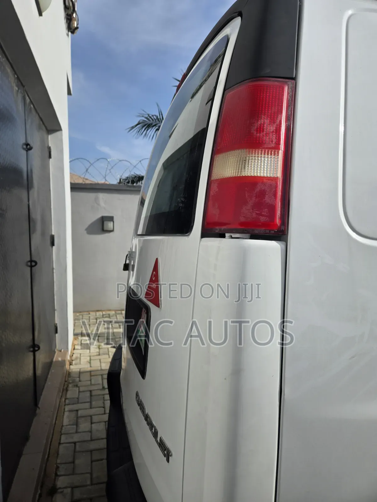 Chevrolet 3500 2004 White