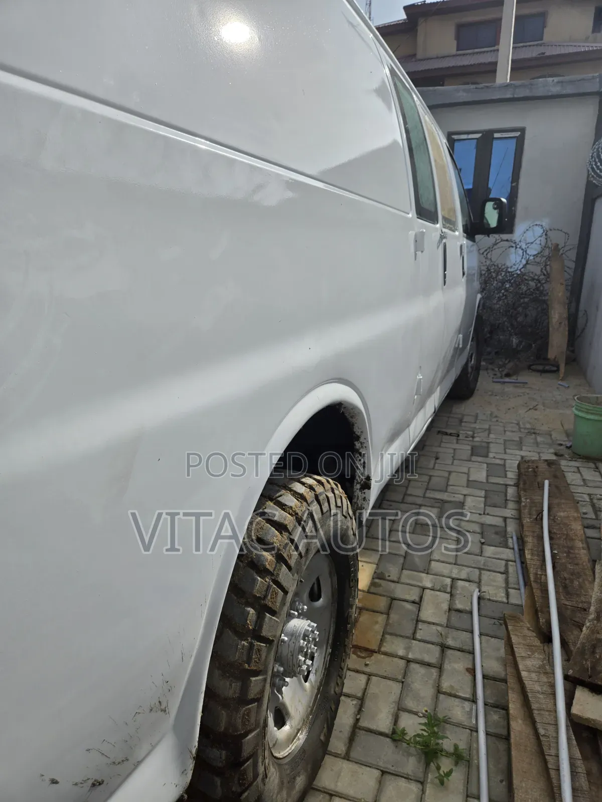Chevrolet 3500 2004 White