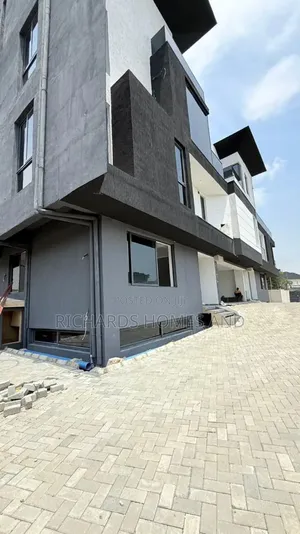 4bdrm Duplex in Osborne Estate for sale