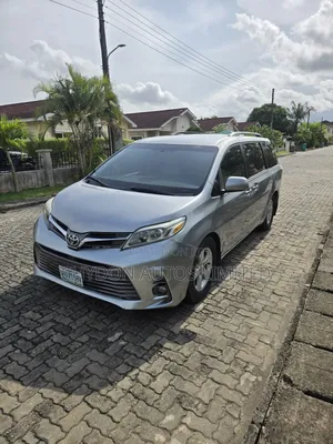 Toyota Sienna LE 7-Passenger 4dr Minivan AWD (3.5L 6cyl 6A) 2015 Gray
