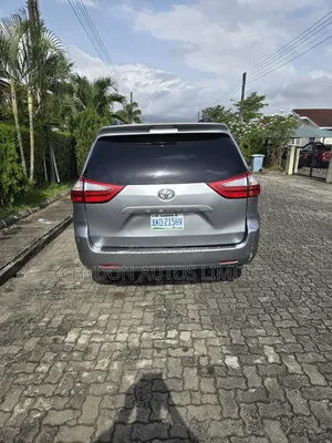Toyota Sienna LE 7-Passenger 4dr Minivan AWD (3.5L 6cyl 6A) 2015 Gray