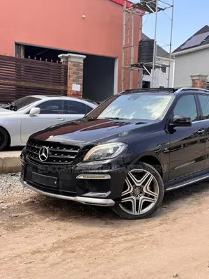Mercedes-Benz M Class ML63 AMG 4dr SUV AWD (5.5L 8cyl Turbo 7A) 2014