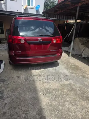 Toyota Sienna 2006 Red
