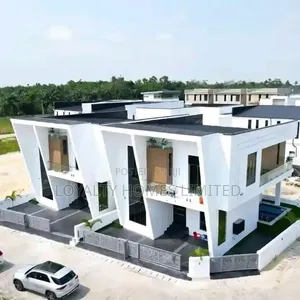 5bdrm Duplex in Chevron for sale
