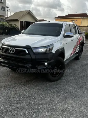 Toyota Hilux 2024 White