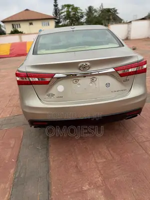 Toyota Avalon Limited 4dr Sedan (3.5L 6cyl 6A) 2014 Gold