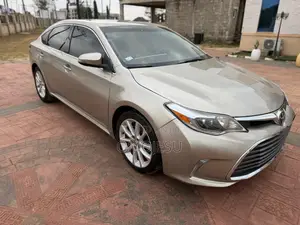Toyota Avalon Limited 4dr Sedan (3.5L 6cyl 6A) 2014 Gold